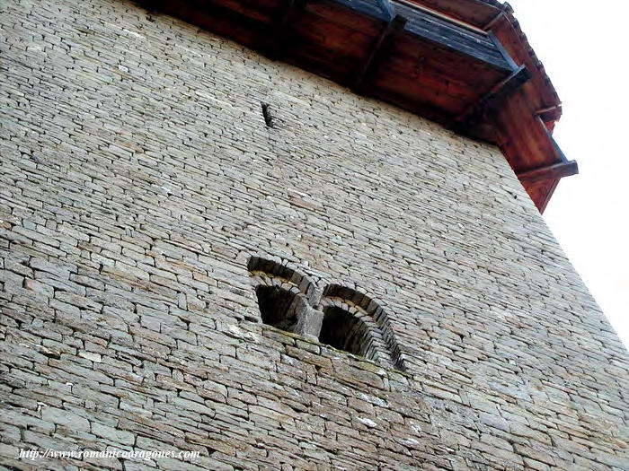 DETALLE LIENZO NORTE: VENTANAL GEMINADO LOMBARDO